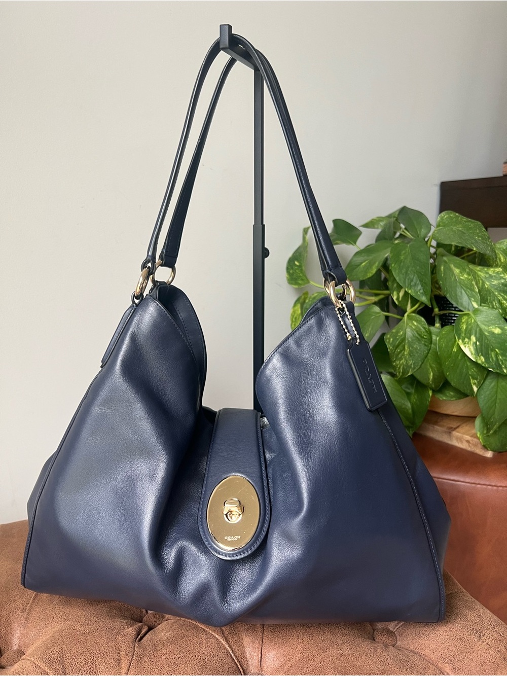 Coach Carlyle Navy Leather
Handbag Style F37637